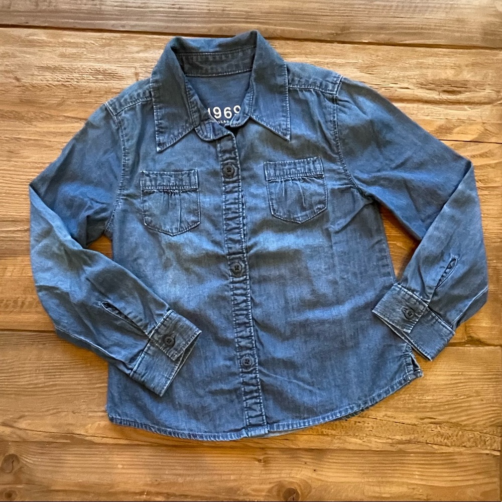 Gap kids denim shirt in size XS